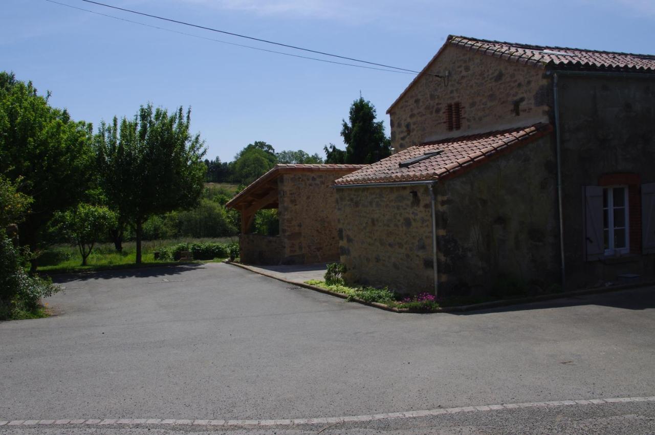 Gite Des 2 Pat' Villa Pouzauges Exterior photo